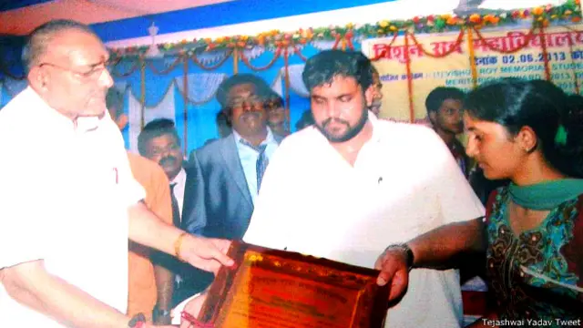 गिरिराज सिंह के साथ बच्चा राय