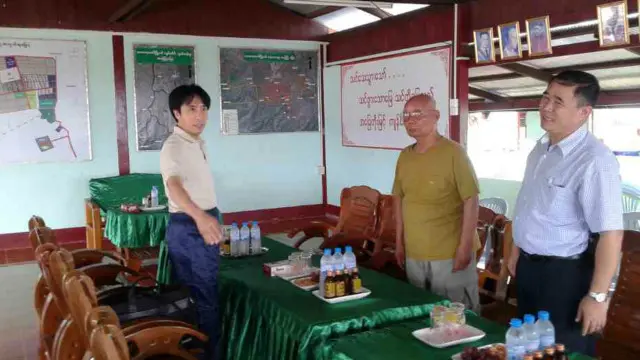 မစ္စတာ ရှီဂဲရူ ဆာတို ( Mr Shigeru Sato ) ကရင် တာဝန်ရှိသူများ နဲ့ ဆွေးနွေး