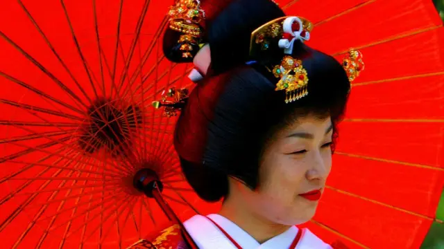 يرحب بك السكان المحليون بانحناءة، وترحيب نابع من القلب: "إيراشيايماسي"