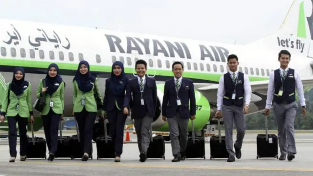 Hãng Rayani Air có tám phi công và 50 thành viên trong phi hành đoàn