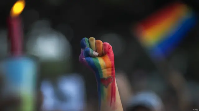 ڈیموکریٹ پارٹی کی صدارتی امیدوار ہلیری کلنٹن کا کہنا ہے کہ اگر وہ انتخابات میں کامیاب ہو جاتیں ہو گئی تو وہ ایک ٹیم بنائیں گی جو اہم مسائل کو ترجیحی بنیادوں پر حل کرے گی۔