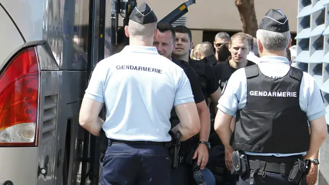 المدعي العام اتهم 150 من المشجعين الروس بإثارة الشغب عقب المباريات