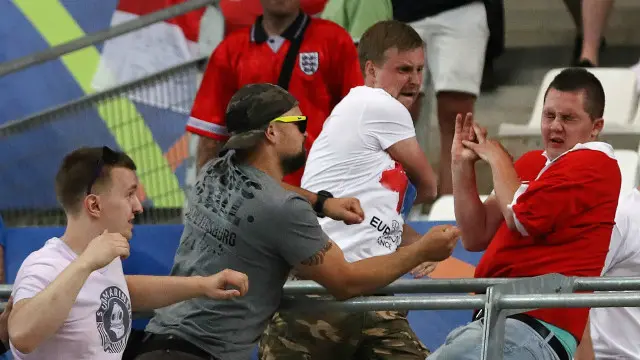 Фанаты дерутся