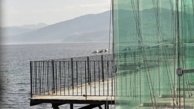 Feyyaz Değirmencioğlu'nun objektifinden Mudanya sahilindeki 165 yıllık tren istasyonu, şimdilerdeki otelin iskelesi.
