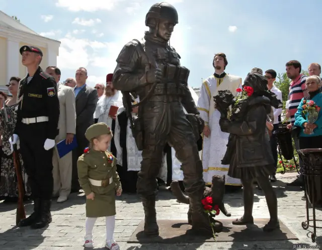 Памятник "вежливым людям" в Симферополе