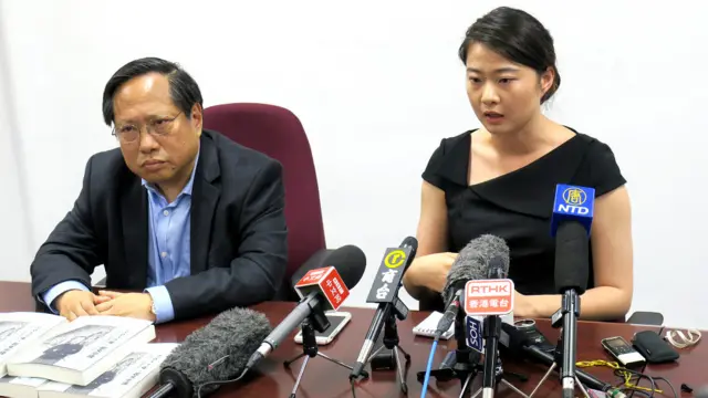 耿格（右）与何俊仁（左）在高智晟新书香港发布会上（BBC中文网图片14/6/2016）