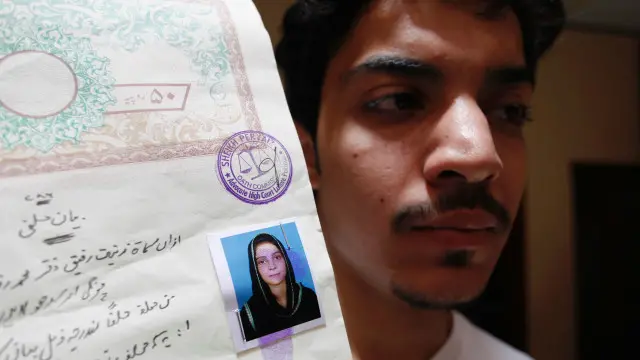 لاہور پولیس نے لڑکی کے شوہر احسن خان کی درخواست پر لڑکی کی ماں، بھائی اور دیگر رشتہ داروں کے خلاف مقدمہ درج کیا ہے