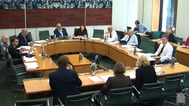 Это уже вторые слушания по России в комитетах британского парламента за месяц