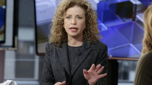 Председатель национального комитета Демократической партии Дебби Вассерман Шульц говорит, что хакеров удалили из сети партии