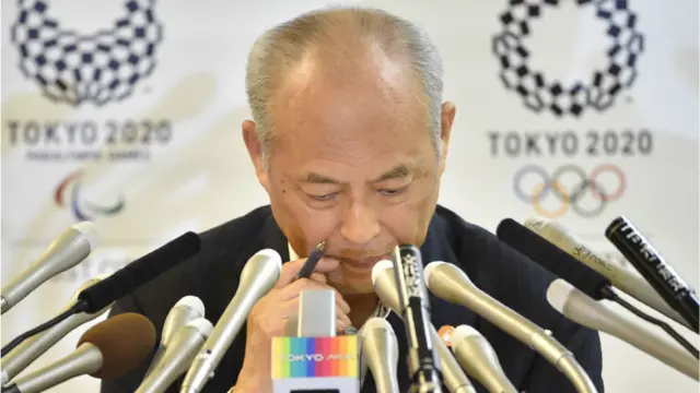 舛添要一在6月10日的记者会上