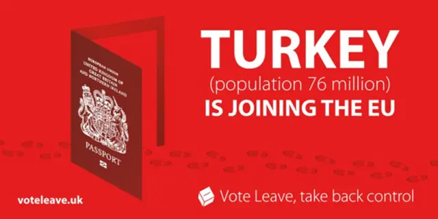 İngiltere'nin AB'den çıkmasını isteyenler kampanyalarında 'AB'de kalmaya devam edersek Türkiye üye olduğunda mülyonlarca Türk İngiltere'ye gelecek' söylemini kullanıyor.