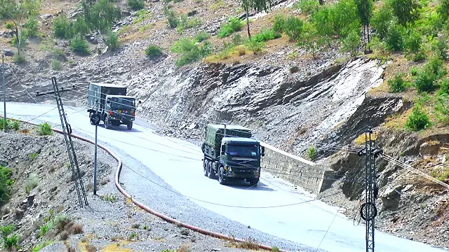 پاکستان هم تورخم کې خپل ځواکونه ډېر کړي