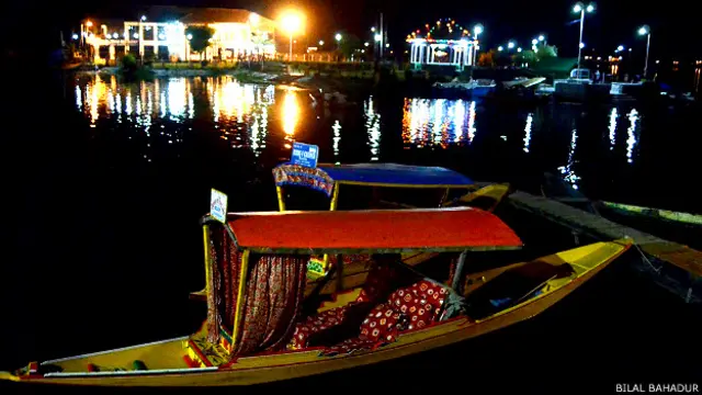 डल झील शिकारा