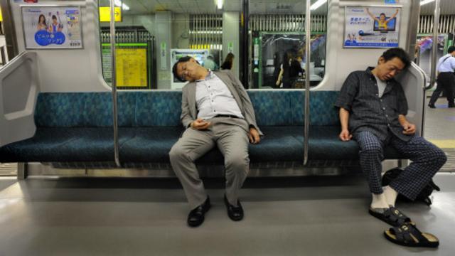 与对夜间睡眠，和睡午觉的态度相比，日本人对“小憩”习惯的态度与上述二者存在巨大差异。(图片来源: Getty Images)