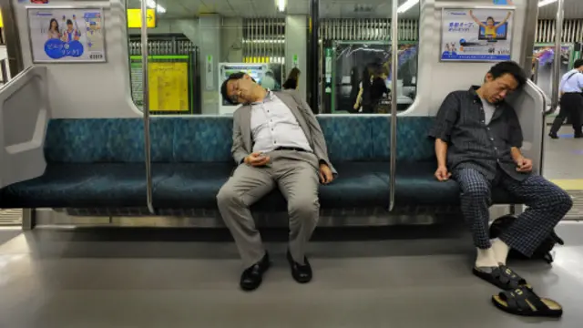 与对夜间睡眠,和睡午觉的态度相比,日本人对“小憩”习惯的态度与上述二者存在巨大差异。(图片来源: Getty Images)