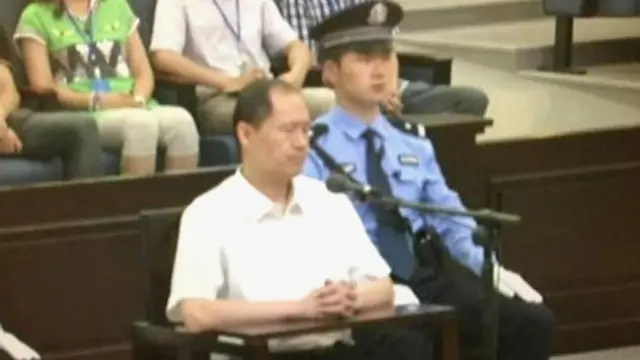 周滨投身其父亲早期所掌管的石油业