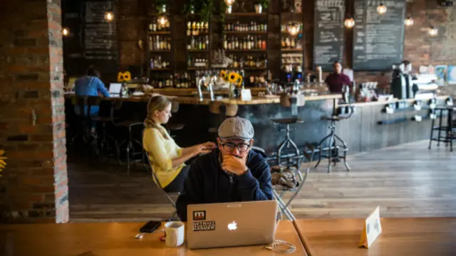 如今，你无论走到哪里都可以创造出一个办公空间（图片来源：Getty Images）