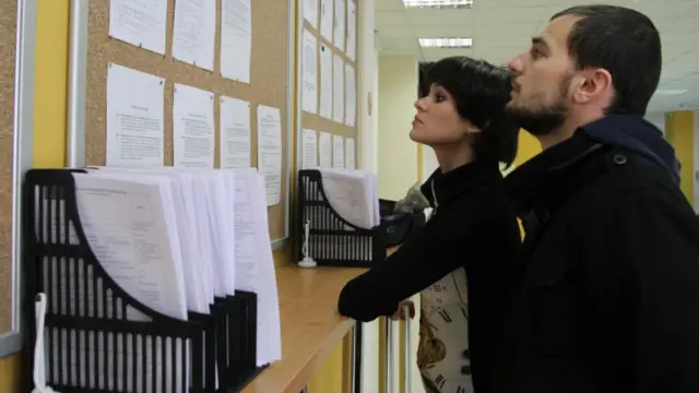 Кожен, хто хоч раз подавав документи на отримання Шенгенської візи, знає, скільки документів мають підтверджувати "фінансову спроможність" заявника