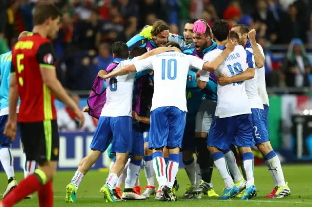 Birinci turun ən çox maraq doğuran və mərkəzi sayılan oyunu İtaliya – Belçika qarşılaşması idi