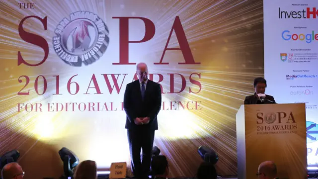 亚洲出版业协会名誉成员,香港大学新闻及传媒研究中心总监陈婉莹(图右)发表演说。