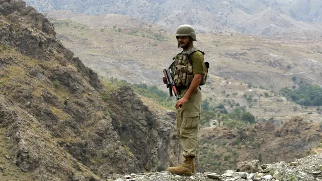 د پاکستان پوځیان په چمتو حالت کې دي