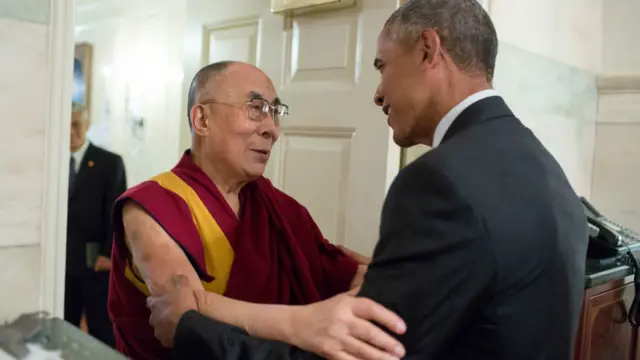奧巴馬（右）在地圖室接待達賴喇嘛（左）（15/6/2016）