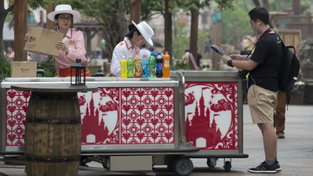 園區內有600至1000座的餐廳用餐服務,以及方便快捷的零售點及移動餐車。