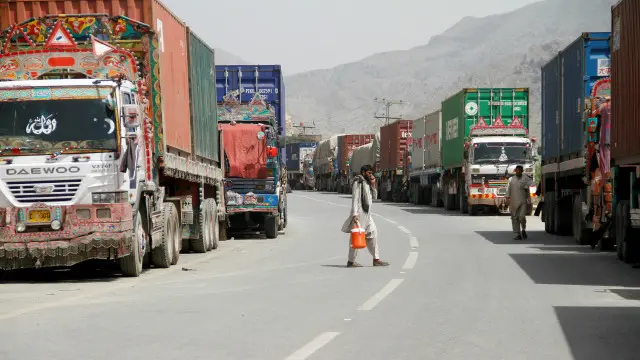 ’پاکستان اور افغانستان کے درمیان تجارت کا کل حجم اڑھائی ارب ڈالر تھا جوڈیڑھ ارب ڈالر ہو گیا ہے‘