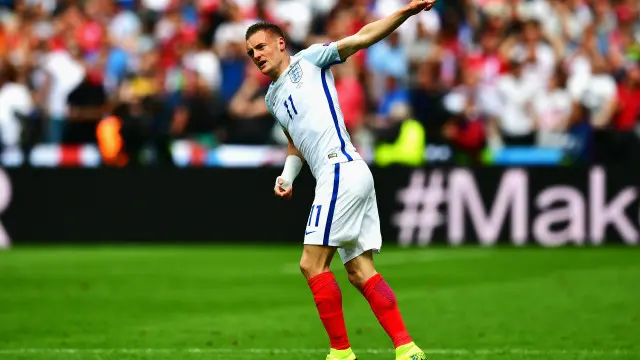 جیمی وارڈی نے دوسرے ہاف کے شروع میں گول ویلز کی برتری ختم کر دی