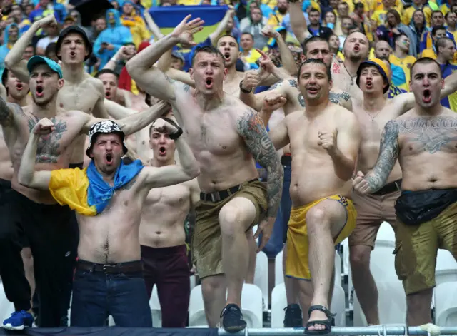 Палка підтримка фанатів не допомогла Україні