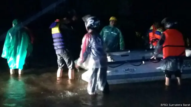 BPBD Sumatera Barat masih bersiaga mengingat hujan terus mengguyur Kota Padang dan sekitarnya pada Jumat (17/06) pagi.