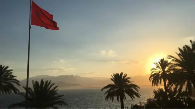 شاطيء وقت الغروب