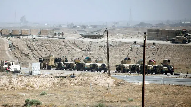 آليات الجيش العراقي تتجحفل على مشارف الفلوجة