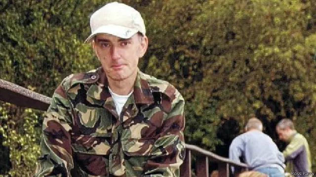 报道说汤玛斯·梅尔是个独来独往的人，有精神问题。他住在政府廉租房内，从来没有过全职工作。