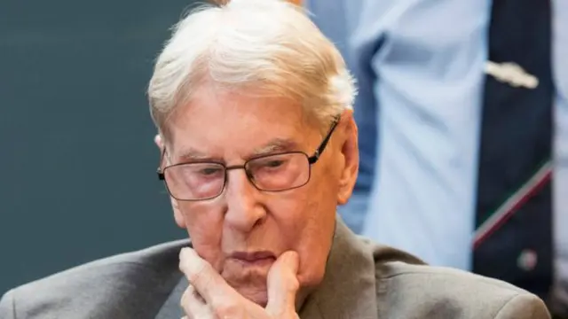 رینولڈ ہیننگ 1942 سے لے کر 1944 تک آشوٹز کیمپ میں گارڈ رہے۔