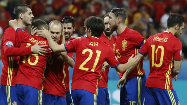 سپین لگاتار دوسری بار یوئیفا کپ کا دفاعی چیمپین ہے