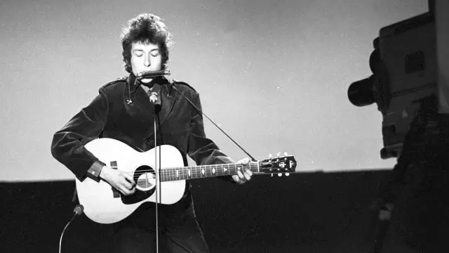 تعكس أغاني ديلان مناهضته للحروب وانحيازه للمضطهدين