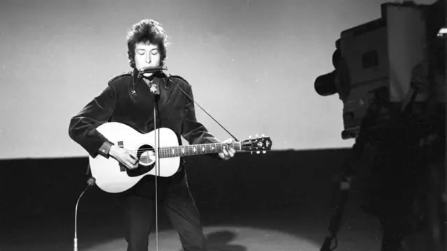 鲍勃·迪伦在BBC录制节目上演唱