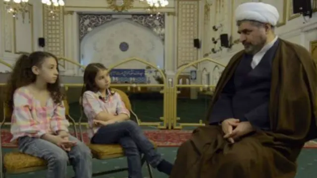 الطفلتان بطلتا الفيلم نعمة وصوفيا عاشتا في أسرة سنية شيعية والتقتا رجال دين من المذهبين واستمعتا إليهم 