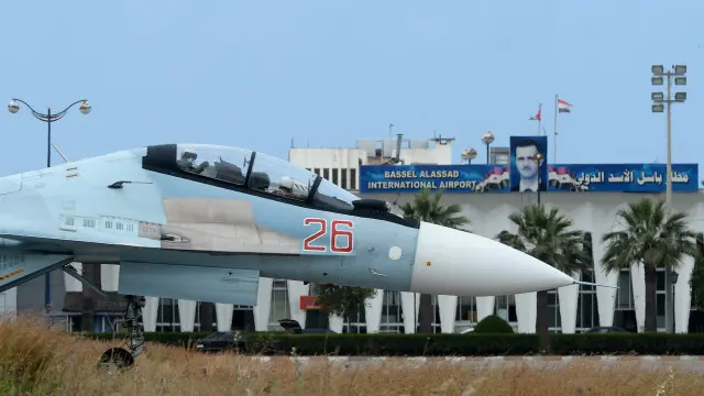 Rusya'nın Lazkiye'deki hava üssü Hmeimim'de savaş uçakları konuşlu.