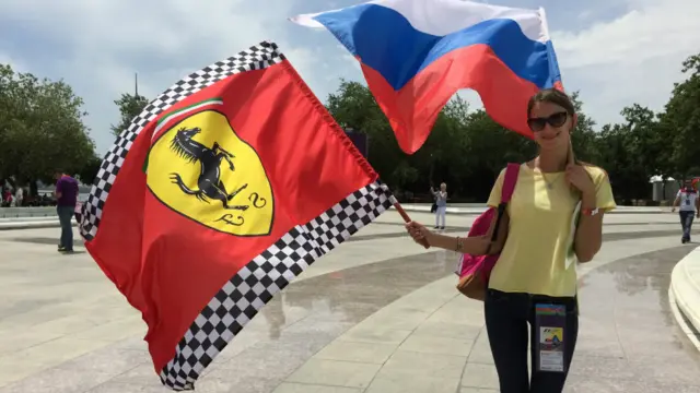 Formula 1 yarışına ən çox bilet alan xarici ölkələr arasında Rusiya azarkeşləri birincidir. Elə Dənizkənarı Bulvar boyunca gəzəndə də ən çox gözə dəyən məhz rusiyalı tamaşaçılardır. 