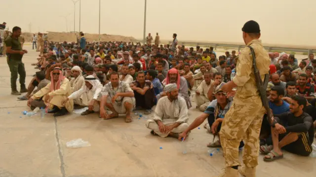 کئی لوگ کھلے آسمان تلے سونے جبکہ دن میں47 ڈگری سینٹی گریڈ کے درجۂ حرارت میں رہنے پر مجبور ہیں