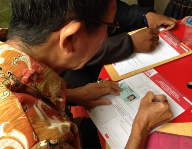 Meski sudah mengumpulkan cukup KTP untuk maju menjadi calon independen, namun Ahok belum memutuskan akan maju sebagai calon independen atau melalui partai politik.