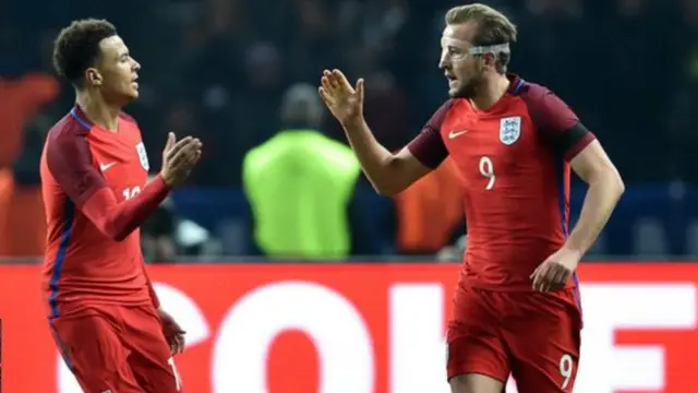 瓦爾迪有望在英格蘭對陣斯洛伐克時頂替凱恩(右)與斯圖裏奇(左)搭檔首發.