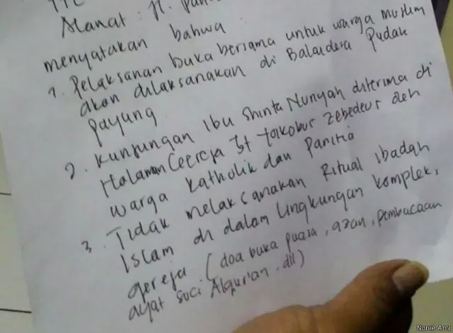 Kesepakatan muncul setelah pertemuan bersama yang difasilitasi pihak kepolisian antara organisasi islam seperti HTI, NU, Muhammadiyah, NU Pudak Payung dan Banyumanik, Takmir Masjid dan Kesbangpolinmas Kota Semarang, lapor Nonie Arnee.