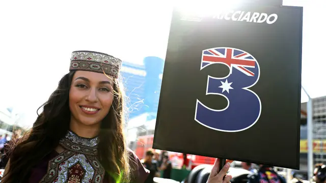 Grid girl, Ricciardo