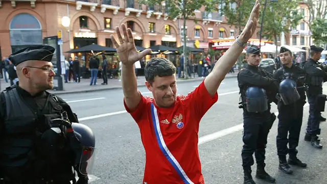 Российский фан и полицейские