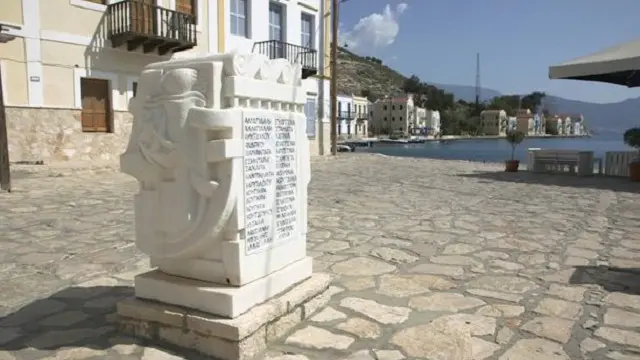 سكان كاستيلوريزو يتجمعون في سبتمبر/ أيلول من كل عام لتخليد ذكرى ضحايا القارب