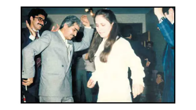 سلطانپور در مراسم عروسی می‌رقصد