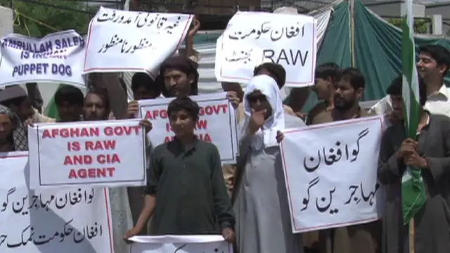 جون میں پاکستانی حکام کی جانب سے افغانستان کے ساتھ ملحقہ طورخم سرحد کو بھی بند کر دیا گیا اور ضروری دستاویزات کے بغیر پاکستان میں داخلے پر پابندی عائد کر دی گئی